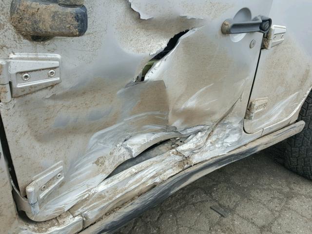 1J4BA3H16AL231175 - 2010 JEEP WRANGLER U SILVER photo 9