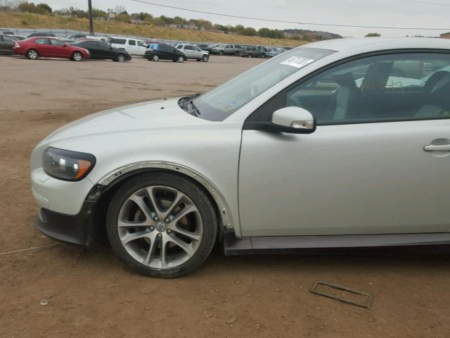 YV1MK672982047690 - 2008 VOLVO C30 T5 CREAM photo 9