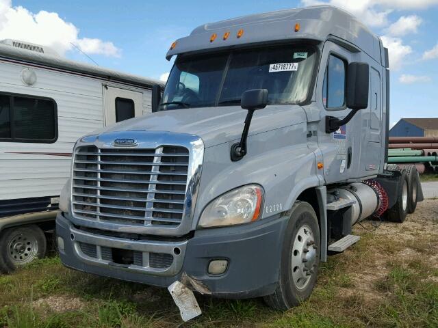 3AKJGLDV2FSGH6802 - 2015 FREIGHTLINER CASCADIA 1 GRAY photo 2