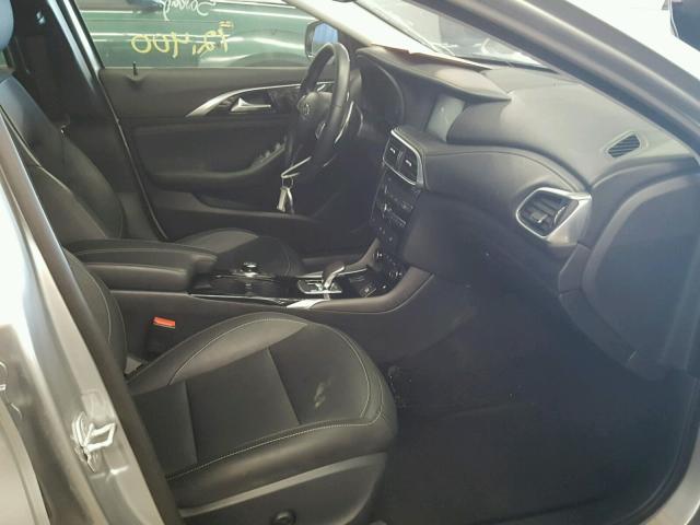 SJKCH5CP7JA058630 - 2018 INFINITI QX30 BASE SILVER photo 5