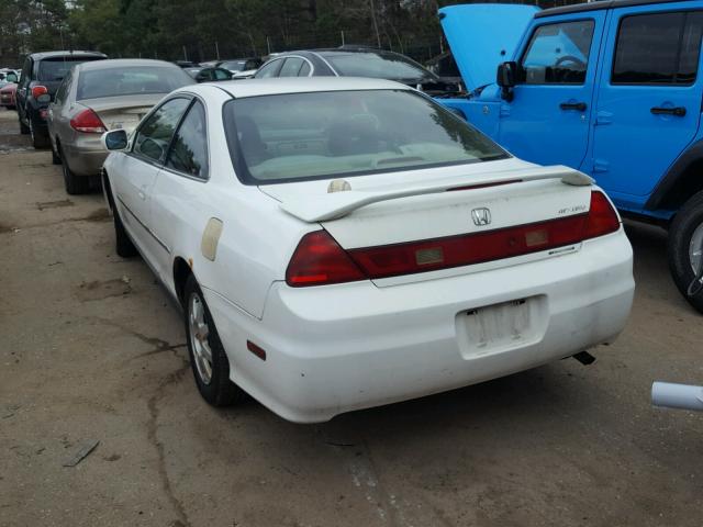 1HGCG32132A004400 - 2002 HONDA ACCORD SE WHITE photo 3