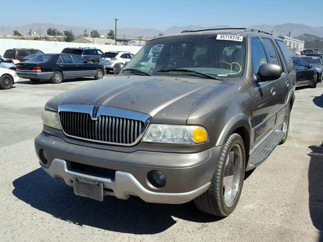 5LMEU27R12LJ08986 - 2002 LINCOLN NAVIGATOR BROWN photo 2