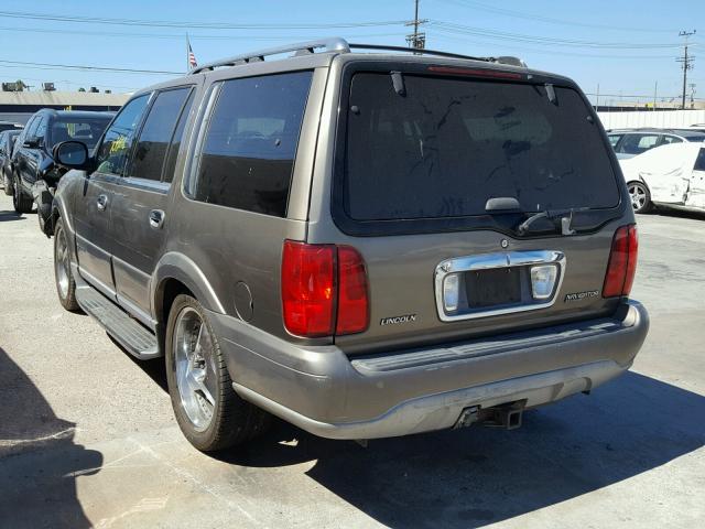 5LMEU27R12LJ08986 - 2002 LINCOLN NAVIGATOR BROWN photo 3