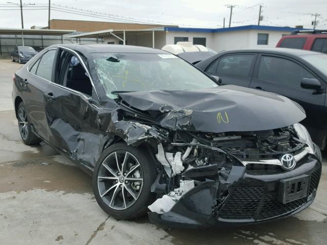 4T1BF1FK7HU654421 - 2017 TOYOTA CAMRY LE შავი ფოტო 1