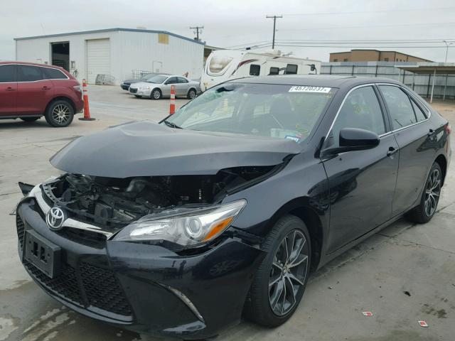 4T1BF1FK7HU654421 - 2017 TOYOTA CAMRY LE შავი ფოტო 2