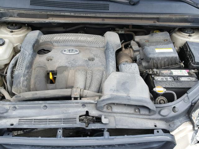 KNAFG525977082787 - 2007 KIA RONDO BASE BEIGE photo 7