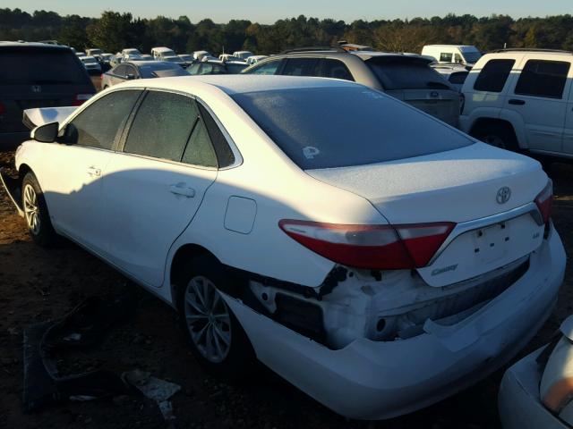 4T1BF1FK6FU031675 - 2015 TOYOTA CAMRY LE თეთრი ფოტო 3