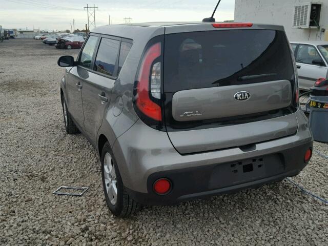 KNDJN2A26H7469825 - 2017 KIA SOUL GRAY photo 3