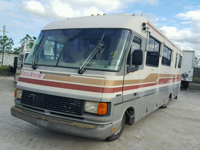 1GBKP37N4N3316826 - 1993 PACE MOTORHOME TWO TONE photo 2