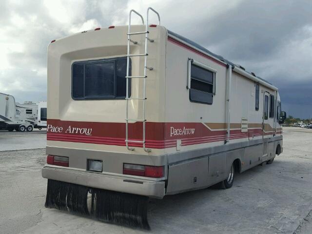 1GBKP37N4N3316826 - 1993 PACE MOTORHOME TWO TONE photo 4