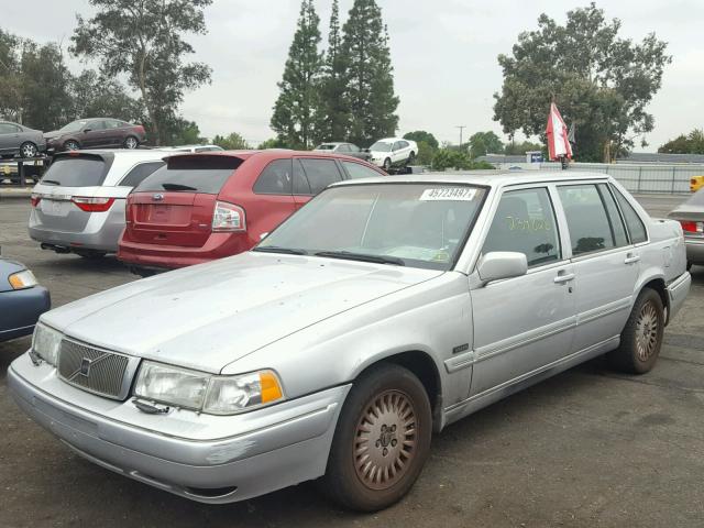 YV1KS9601W1127593 - 1998 VOLVO S90 SILVER photo 2