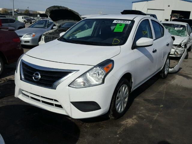 3N1CN7AP2HL858168 - 2017 NISSAN VERSA S WHITE photo 2