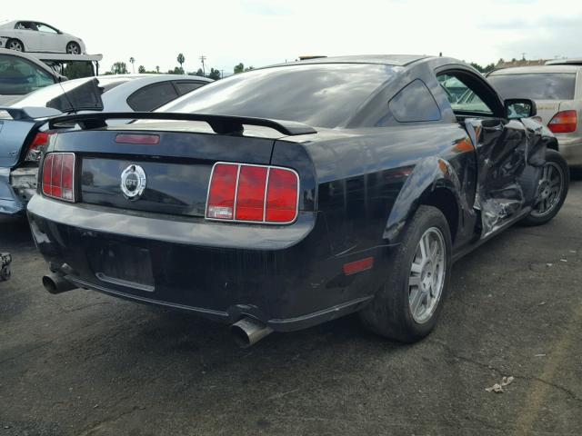 1ZVFT82H175288687 - 2007 FORD MUSTANG GT BLACK photo 4