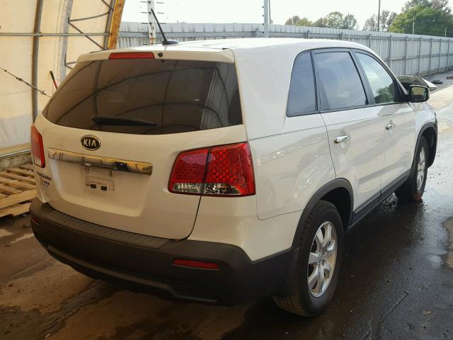 5XYKT3A10DG332433 - 2013 KIA SORENTO LX WHITE photo 4