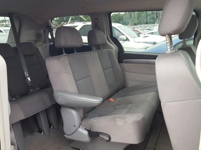 2V8HW44159R601388 - 2009 VOLKSWAGEN ROUTAN S SILVER photo 6