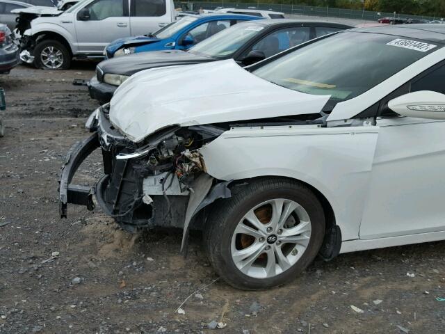 5NPEC4ACXCH398788 - 2012 HYUNDAI SONATA SE WHITE photo 9