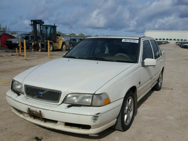 YV1LS61JXY2631768 - 2000 VOLVO S70 BASE WHITE photo 2