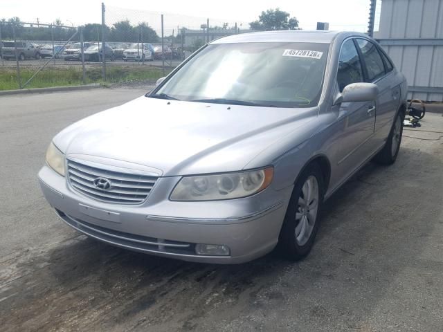 KMHFC46F96A106630 - 2006 HYUNDAI AZERA SE SILVER photo 2