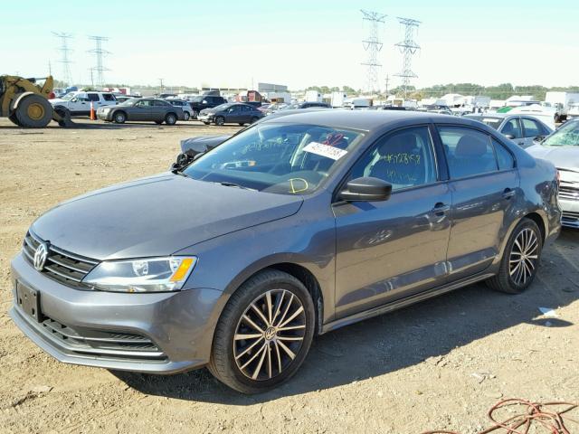 3VW2K7AJ8FM356475 - 2015 VOLKSWAGEN JETTA BASE GRAY photo 2