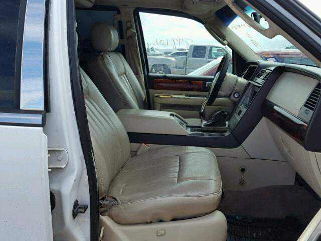 5LMFU27R73LJ13714 - 2003 LINCOLN NAVIGATOR Biały zdjęcie 5