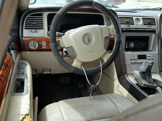 5LMFU27R73LJ13714 - 2003 LINCOLN NAVIGATOR Biały zdjęcie 9