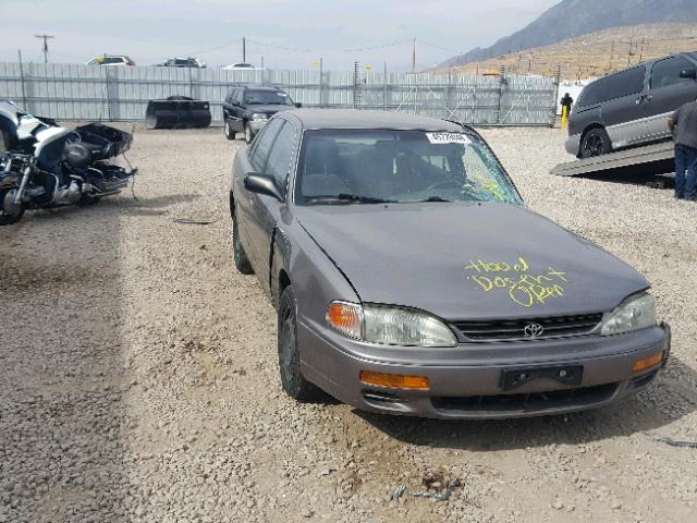 JT2BG12K8T0404766 - 1996 TOYOTA CAMRY DX GRAY photo 1