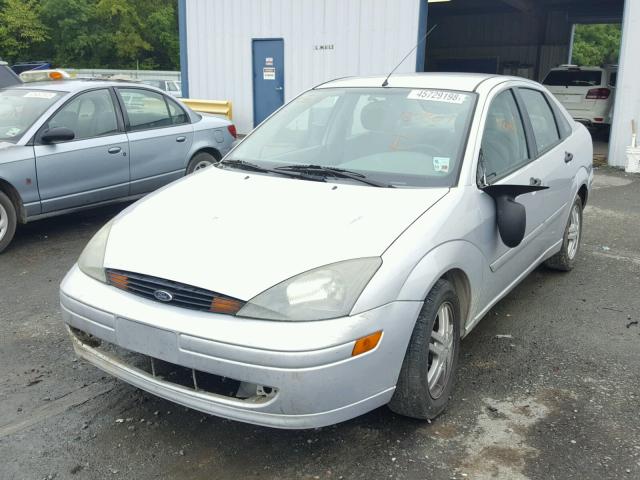 1FAFP34354W180807 - 2004 FORD FOCUS SE C SILVER photo 2