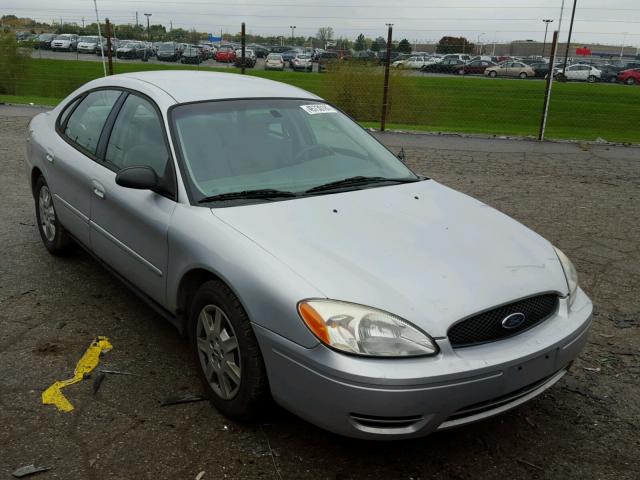 1FAFP53UX5A261757 - 2005 FORD TAURUS SE SILVER photo 1