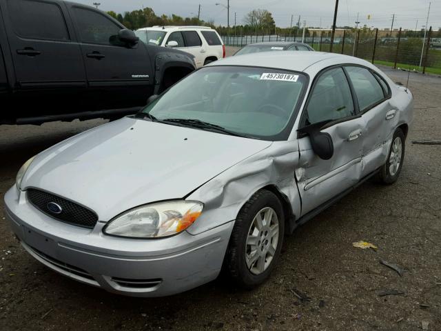 1FAFP53UX5A261757 - 2005 FORD TAURUS SE SILVER photo 2