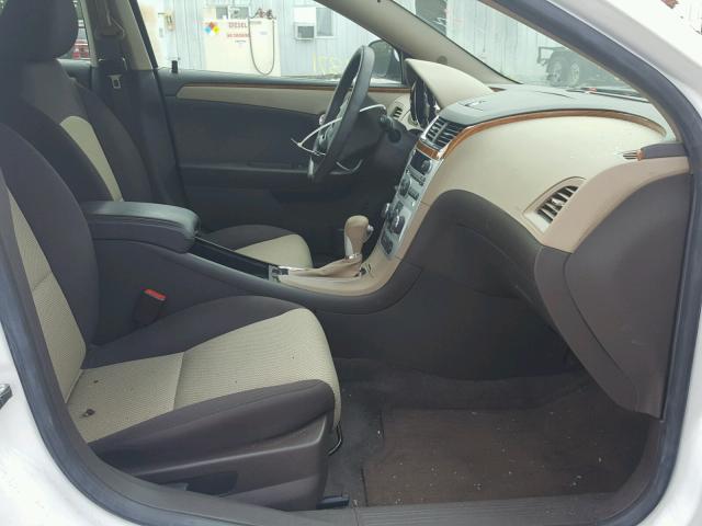 1G1ZC5E0XCF381578 - 2012 CHEVROLET MALIBU 1LT WHITE photo 5