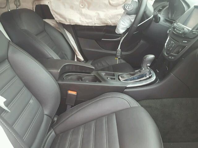 2G4GU5GX4H9177599 - 2017 BUICK REGAL GS WHITE photo 5