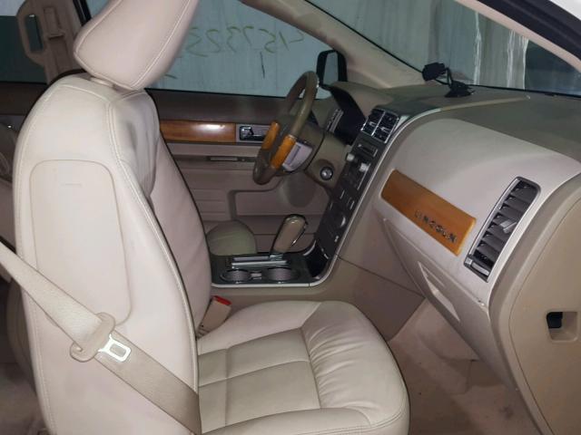 2LMDU88C87BJ26988 - 2007 LINCOLN MKX WHITE photo 5