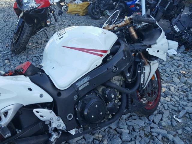 JS1GX72AX92101177 - 2009 SUZUKI GSX1300 R WHITE photo 5