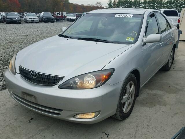 4T1BF32K02U522805 - 2002 TOYOTA CAMRY LE SILVER photo 2