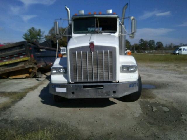 1NKDXUEX55J105823 - 2005 KENWORTH CONSTRUCTI WHITE photo 9