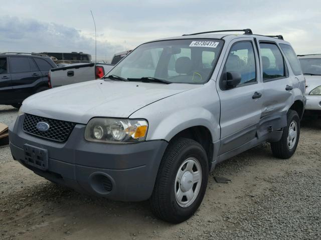 1FMYU02Z65KC44097 - 2005 FORD ESCAPE XLS SILVER photo 2