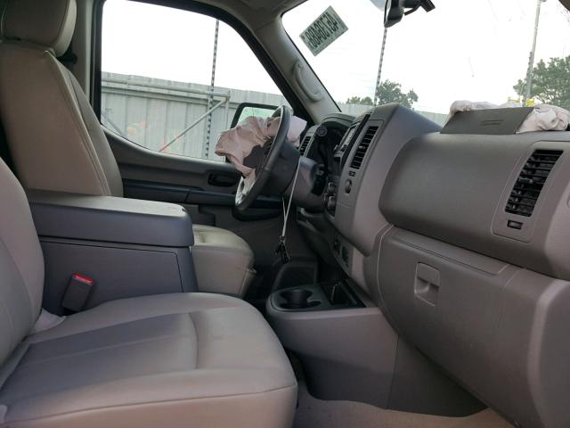 5BZAF0AA6HN852264 - 2017 NISSAN NV 3500 SILVER photo 5