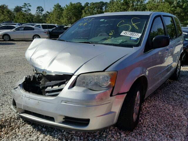 2A8HR44E89R652298 - 2009 CHRYSLER TOWN & COU SILVER photo 2