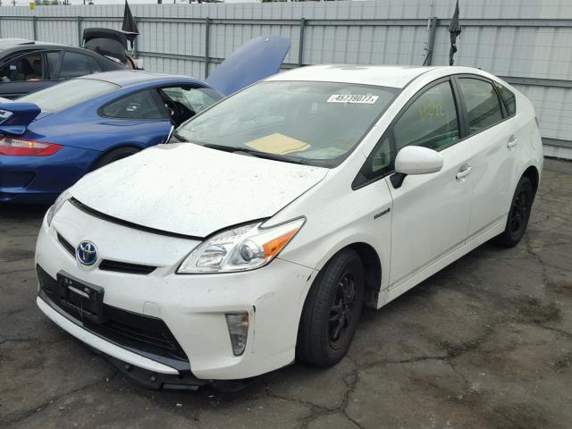 JTDKN3DU3F1871132 - 2015 TOYOTA PRIUS WHITE photo 2