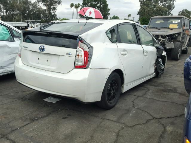 JTDKN3DU3F1871132 - 2015 TOYOTA PRIUS WHITE photo 4