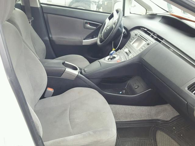 JTDKN3DU3F1871132 - 2015 TOYOTA PRIUS WHITE photo 5