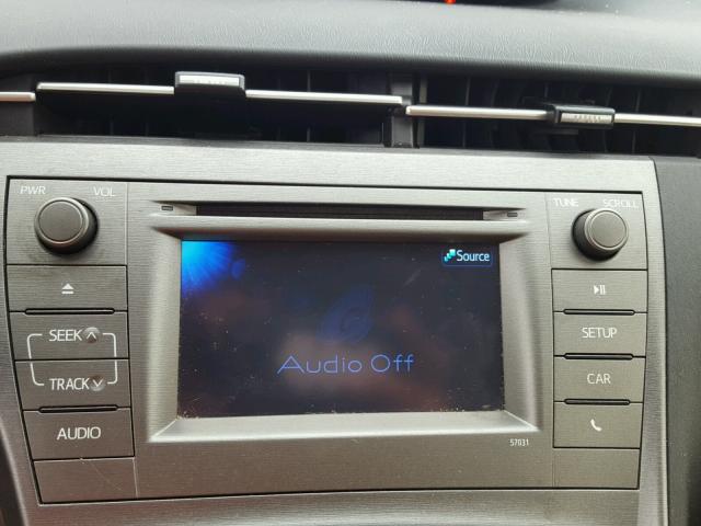 JTDKN3DU3F1871132 - 2015 TOYOTA PRIUS WHITE photo 9