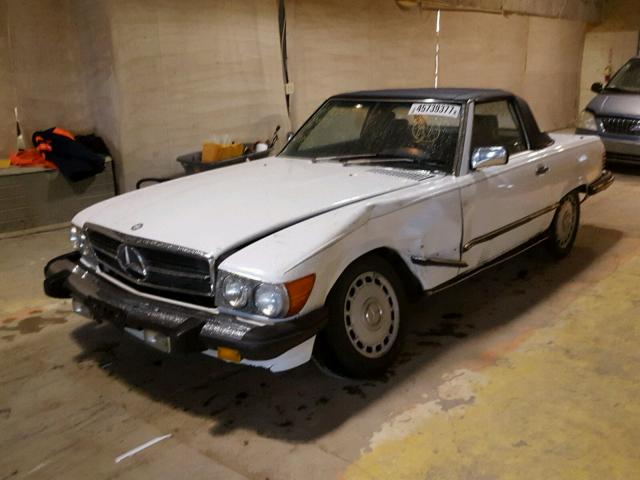 WDBBA48D8JA089556 - 1988 MERCEDES-BENZ 560 SL WHITE photo 2