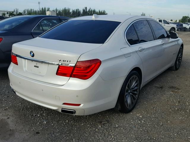 WBAKA4C51BC392375 - 2011 BMW 740 I WHITE photo 4