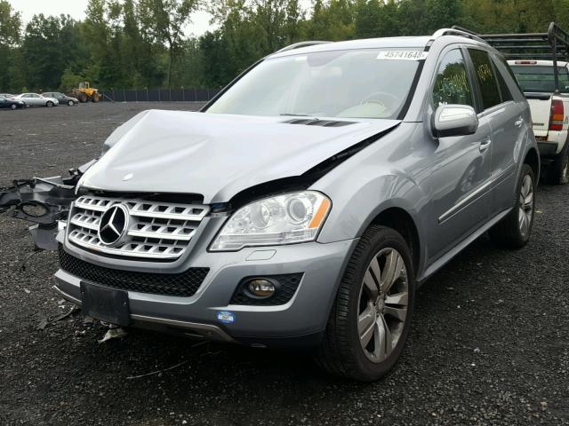 4JGBB8GB9AA556498 - 2010 MERCEDES-BENZ ML 350 4MA SILVER photo 2