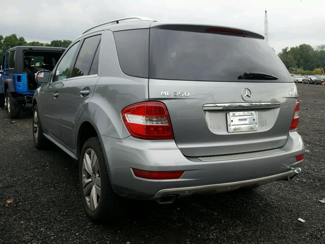 4JGBB8GB9AA556498 - 2010 MERCEDES-BENZ ML 350 4MA SILVER photo 3