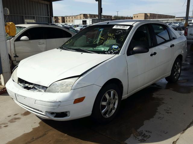 1FAFP34N55W281025 - 2005 FORD FOCUS WHITE photo 2