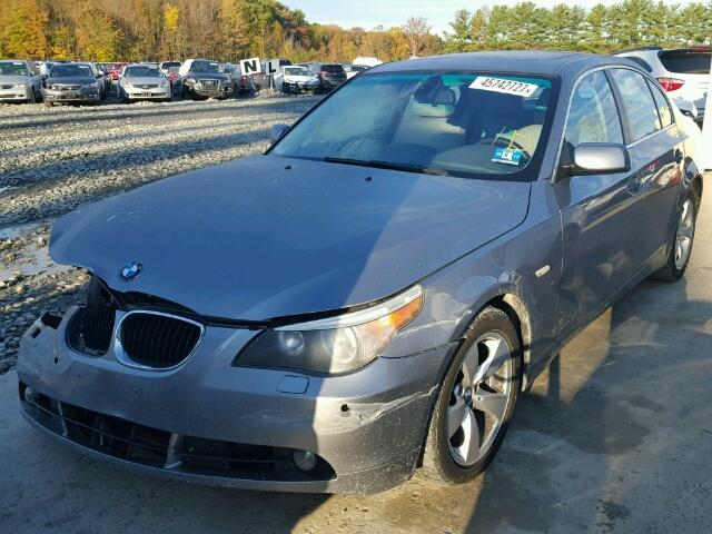 WBANE53516CK79992 - 2006 BMW 525 GRAY photo 2