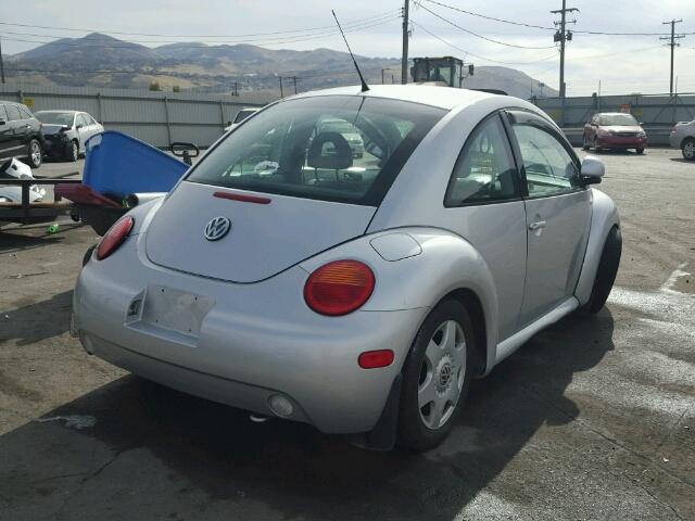 3VWCA21C9YM480172 - 2000 VOLKSWAGEN NEW BEETLE SILVER photo 4