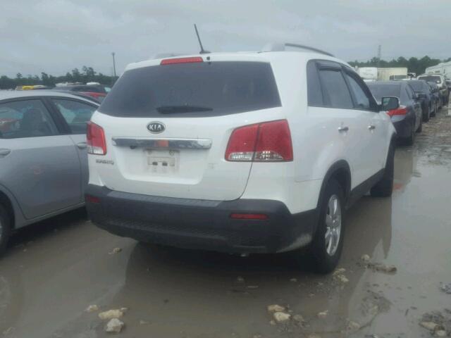 5XYKT3A60CG294860 - 2012 KIA SORENTO BA WHITE photo 4